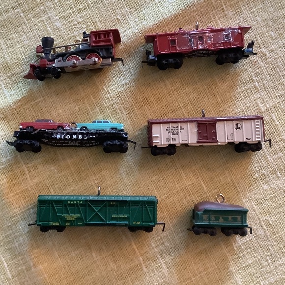 Hallmark Mini Train Ornament Set - Picture 1 of 5